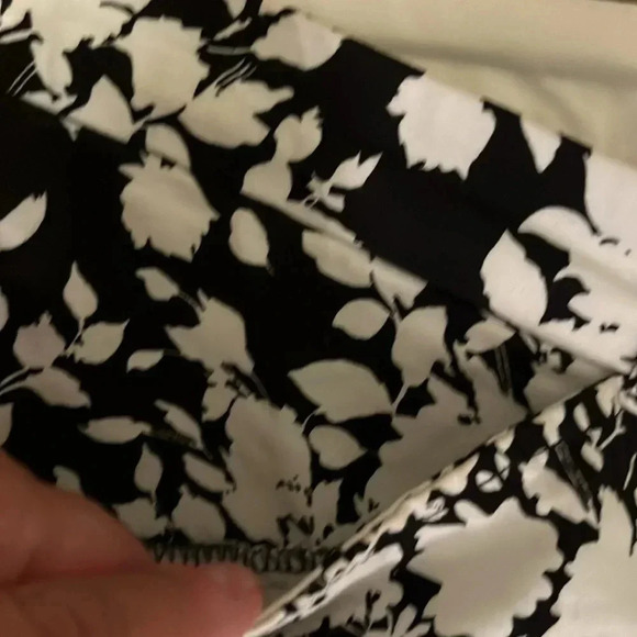 Floral Bermudas - Picture 5 of 9